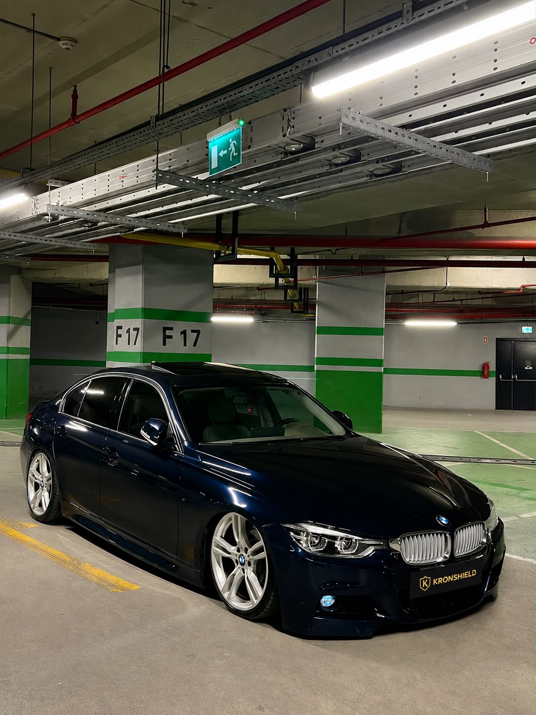 Kronshield koruması uygulanan koyu renk BMW